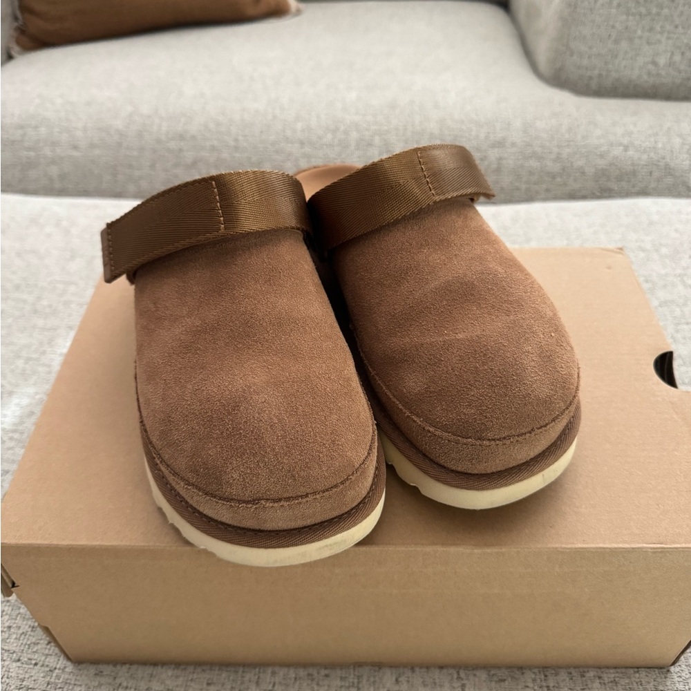 Ugg Goldenstar clogs